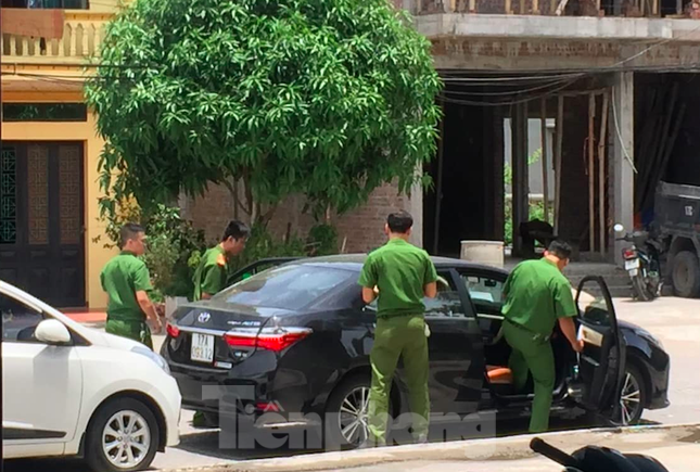Tạm giữ hình sự người bố dùng thanh sắt đánh 2 con nguy kịch ảnh 1