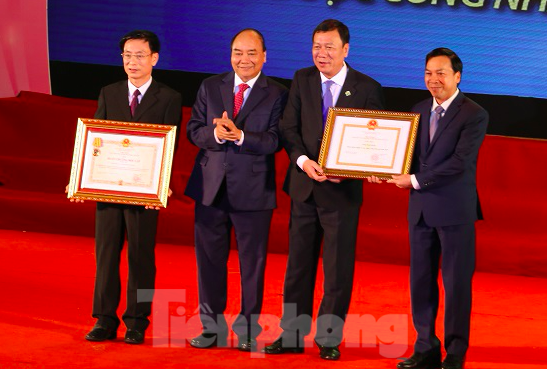 Tuyên dương điển hình và phát động tiếp tục thi đua xây dựng Nông thôn mới ảnh 3