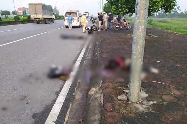 Mất lái trên đại lộ, 2 thanh niên đi xe máy thương vong ảnh 1