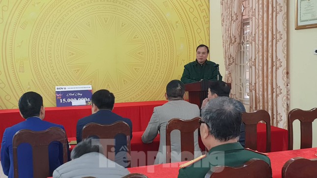 Báo Tiền Phong và Ngân hàng BIDV tri ân, tặng quà thương binh nặng tại Hà Nam ảnh 7