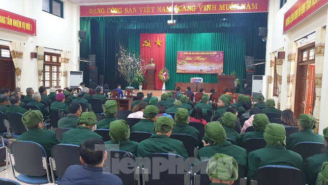 Báo Tiền Phong và Ngân hàng BIDV tri ân, tặng quà thương binh nặng tại Hà Nam ảnh 8