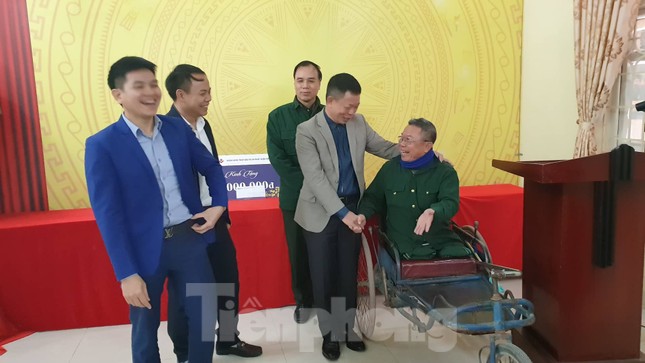 Báo Tiền Phong và Ngân hàng BIDV tri ân, tặng quà thương binh nặng tại Hà Nam ảnh 6
