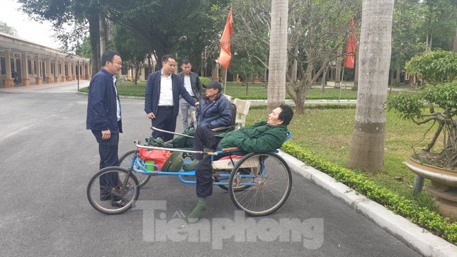 Báo Tiền Phong và Ngân hàng BIDV tri ân, tặng quà thương binh nặng tại Hà Nam ảnh 12