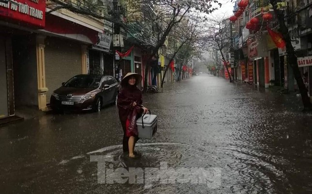 Nam Định ngập sâu, người dân 'thúc thủ' trong nhà ngày mùng 1 Tết ảnh 11