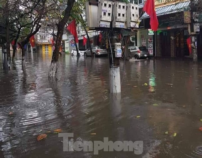 Nam Định ngập sâu, người dân 'thúc thủ' trong nhà ngày mùng 1 Tết ảnh 10
