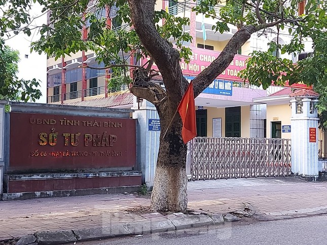 Khởi tố nữ cán bộ Trung tâm dịch vụ đấu giá Thái Bình về tội tham ô ảnh 1