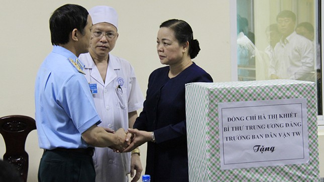 Tặng, truy tặng Huy hiệu Tuổi trẻ dũng cảm cho chiến sĩ vụ máy bay rơi ảnh 3