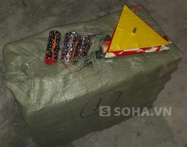 40 hành khách thót tim khi biết trên xe có 400 kg pháo ảnh 2
