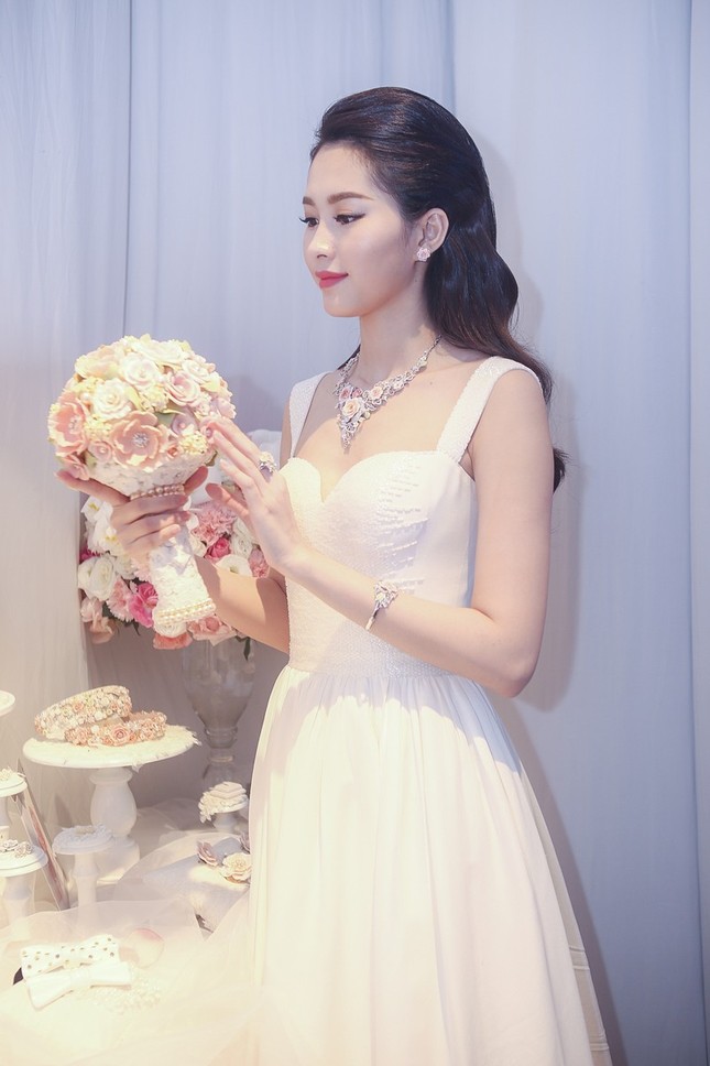 Hoa hậu Thu Thảo trở thành “cô dâu đáng mơ ước nhất” ảnh 11