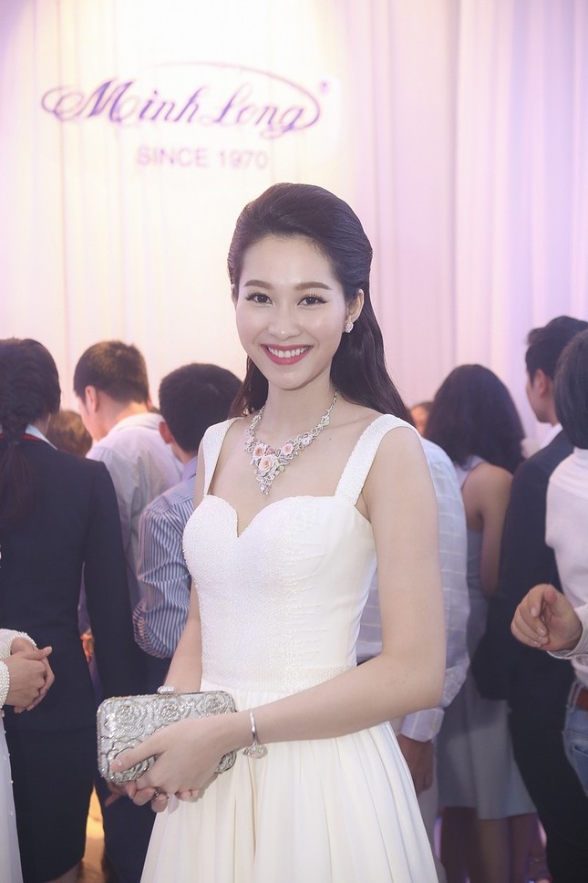 Hoa hậu Thu Thảo trở thành “cô dâu đáng mơ ước nhất” ảnh 12