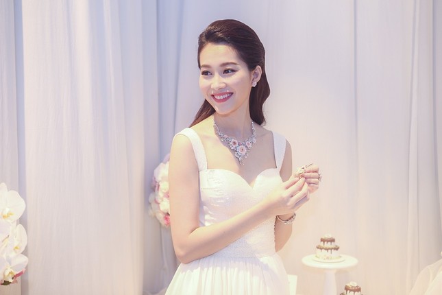 Hoa hậu Thu Thảo trở thành “cô dâu đáng mơ ước nhất” ảnh 6