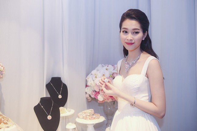 Hoa hậu Thu Thảo trở thành “cô dâu đáng mơ ước nhất” ảnh 8