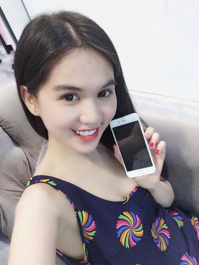 Ngọc Trinh khoe iPhone 6 mới tậu ảnh 1