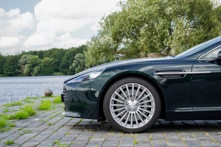 Choáng váng với Aston Martin Rapide S có màu sơn siêu 'độc' ảnh 15