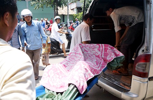 Vợ khóc ngất khi thấy xác chồng cháy đen trong tiệm cắt tóc ảnh 3