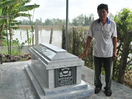 Gia đình mừng đầy tháng cho cháu bé bị văng khỏi bụng mẹ ảnh 2