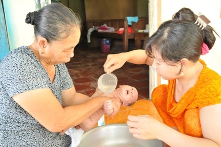 Gia đình mừng đầy tháng cho cháu bé bị văng khỏi bụng mẹ ảnh 5