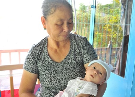 Gia đình mừng đầy tháng cho cháu bé bị văng khỏi bụng mẹ ảnh 6