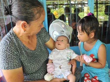 Gia đình mừng đầy tháng cho cháu bé bị văng khỏi bụng mẹ ảnh 8