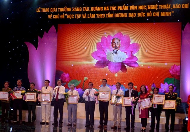Trao giải thưởng tác phẩm văn học, báo chí về học tập và làm theo tấm gương đạo đức Hồ Chí Minh ảnh 3