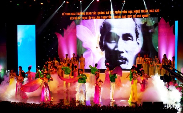Trao giải thưởng tác phẩm văn học, báo chí về học tập và làm theo tấm gương đạo đức Hồ Chí Minh ảnh 2