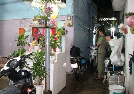 Hãi hùng phát hiện thi thể phụ nữ khỏa thân trong phòng trọ ảnh 1