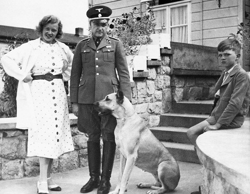 Những nữ đao phủ máu lạnh của Hitler ảnh 2