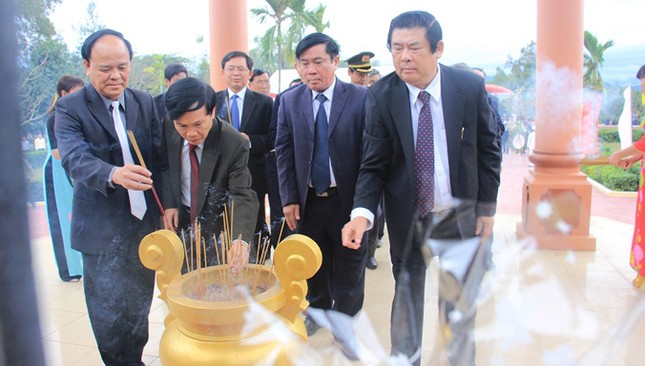 Giáo sư Hàn Quốc cúi đầu tạ tội nạn nhân vụ thảm sát Bình An ảnh 2
