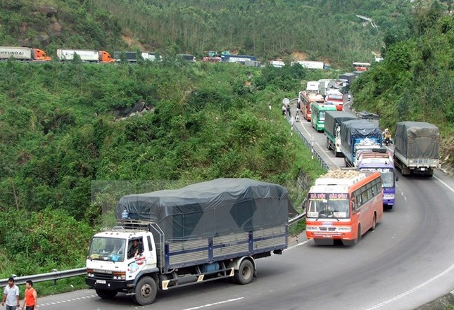 BẢN TIN ATGT: Cháu bị xe tải cán tử vong, bà nguy kịch ảnh 4