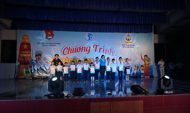 Tối vui của 1500 con em chiến sĩ Trường Sa ảnh 8