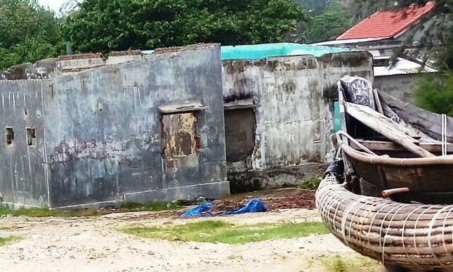 Bão số 7 cận kề, bờ sông, bờ biển TT-Huế sạt lở hàng loạt ảnh 1