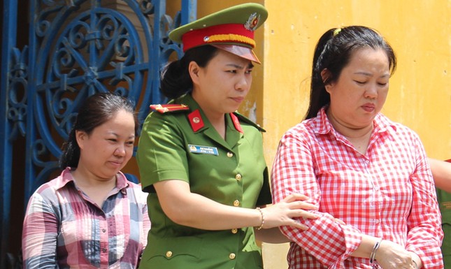 Tuyên án vụ 28 nguyên công chức hải quan tiếp tay buôn lậu ảnh 1