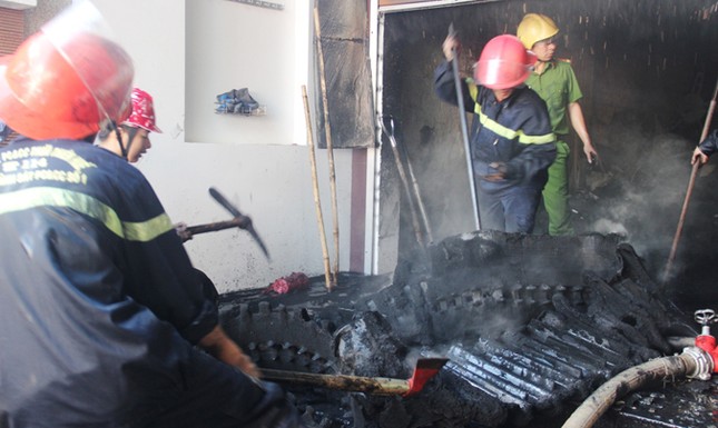 Cháy lớn ở căn nhà 3 tầng khoá kín cửa ảnh 1