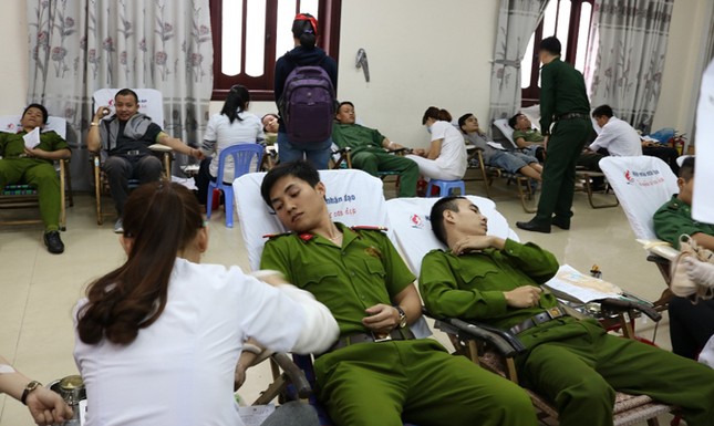 Chủ Nhật Đỏ ở Đà Nẵng: 'Đó là yêu thương...' ảnh 5