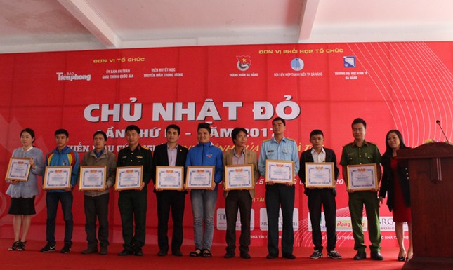 Chủ Nhật Đỏ ở Đà Nẵng: 'Đó là yêu thương...' ảnh 7