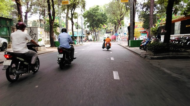 Sài Gòn thông thoáng ngày đầu đi làm sau kỳ nghỉ Tết ảnh 3