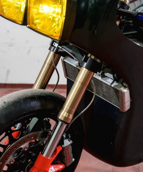 Soi 'cú đêm' cực ngầu Ducati 750 F1 ảnh 7