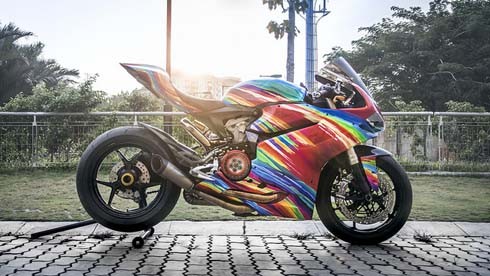 Ducati 899 Panigale 'độ' cầu vồng 7 sắc tại Việt Nam ảnh 2