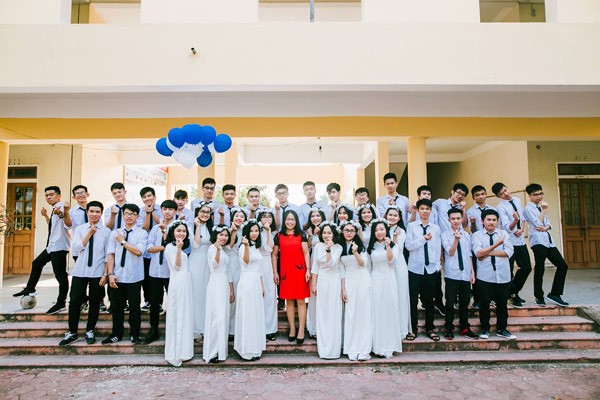 Lớp học có 1 thủ khoa khối A 30 điểm, 27 học sinh còn lại đều trên 27 điểm ảnh 2