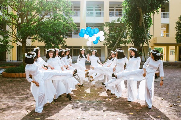Lớp học có 1 thủ khoa khối A 30 điểm, 27 học sinh còn lại đều trên 27 điểm ảnh 6