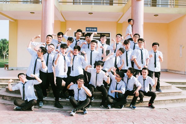 Lớp học có 1 thủ khoa khối A 30 điểm, 27 học sinh còn lại đều trên 27 điểm ảnh 7