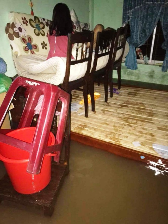Thủy điện cấp tập xả nước, thành phố Huế bị lũ lụt bủa vây ảnh 5