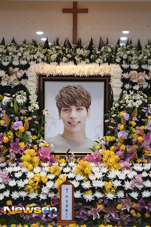 SNSD, NCT, BTS cùng loạt sao đến tiễn đưa Jonghyun SHINee ảnh 2