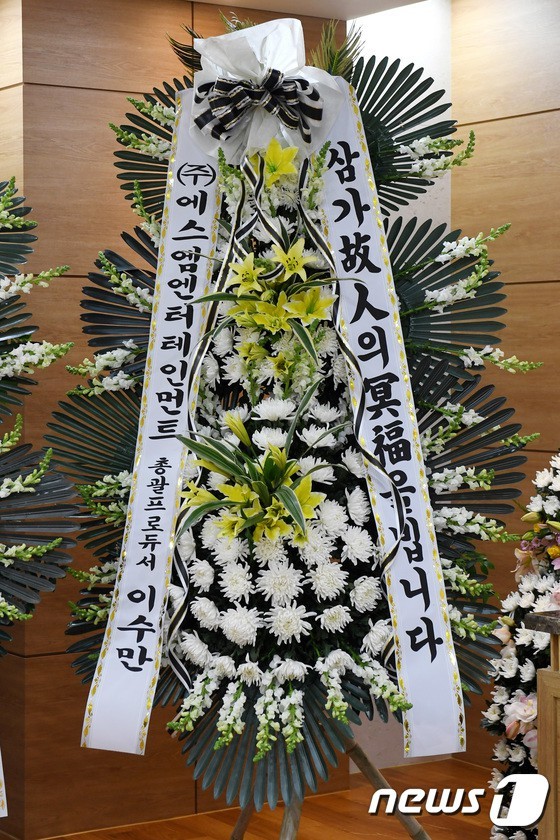 SNSD, NCT, BTS cùng loạt sao đến tiễn đưa Jonghyun SHINee ảnh 4
