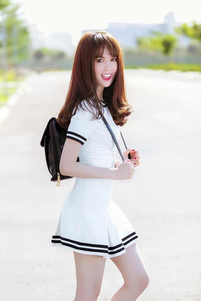Ngọc Trinh mặc váy học sinh, đẹp mơn mởn như gái 18 ảnh 4