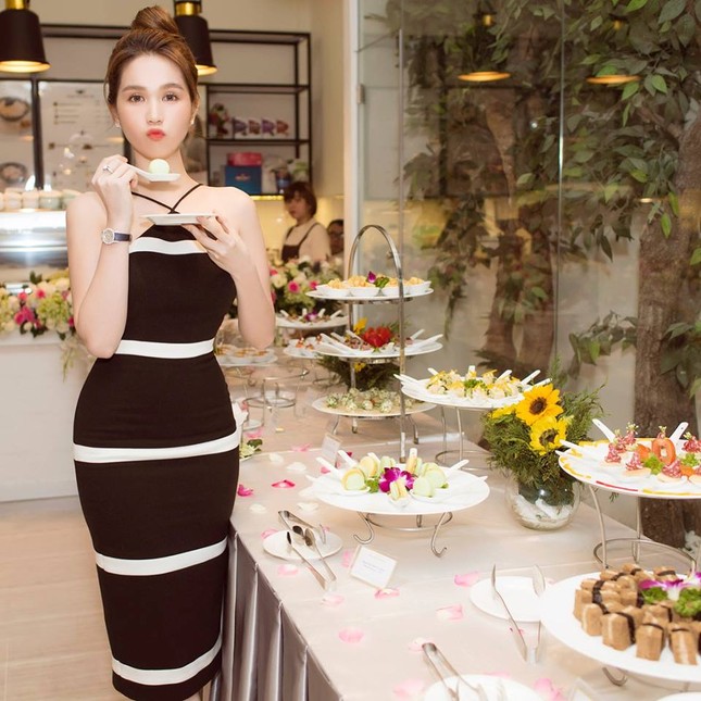 Ngọc Trinh mặc váy học sinh, đẹp mơn mởn như gái 18 ảnh 6
