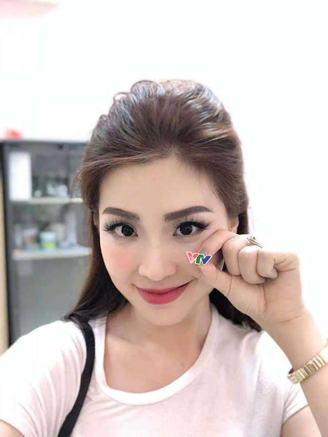 Á hậu Diễm Trang lên sóng VTV, về chung 'nhà' với BTV Thúy Hằng ảnh 1