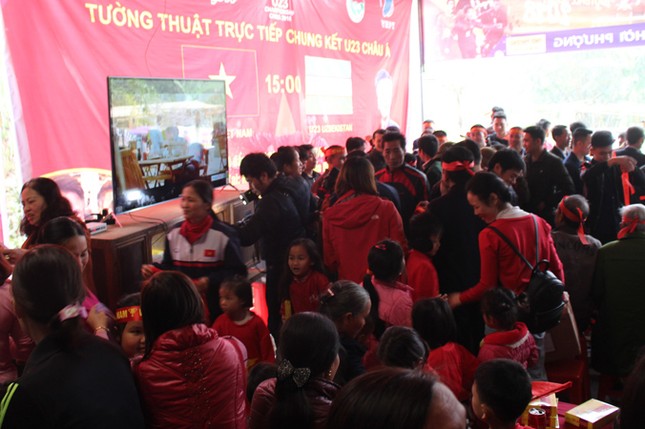 Hai anh em thủ môn Bùi Tiến Dũng thừa hưởng gien đá bóng của bố? ảnh 1