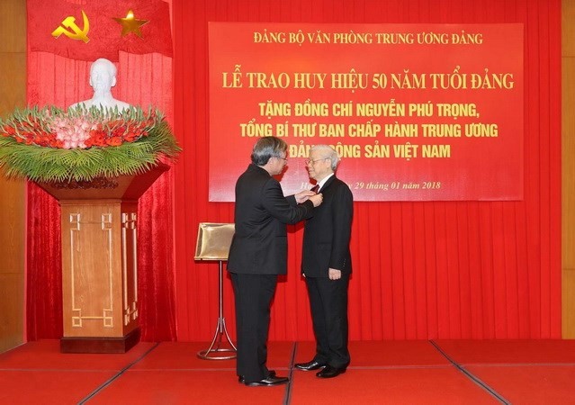 Tổng Bí thư: Cố gắng học và làm theo Bác, xứng đáng là Đảng viên ảnh 1