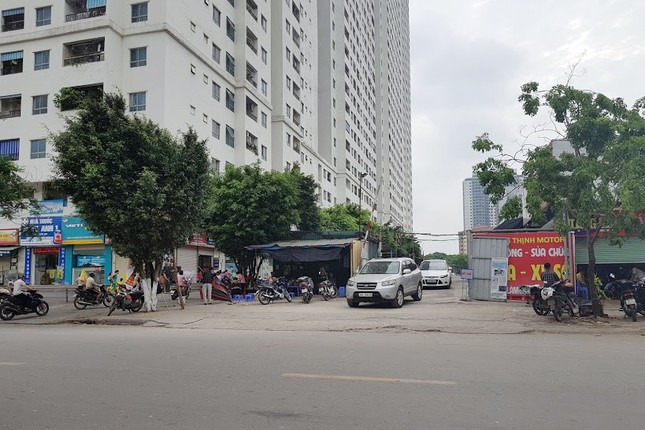 Bãi xe lậu lớn nhất Linh Đàm 'bình chân như vại' sau lệnh đóng cửa ảnh 2